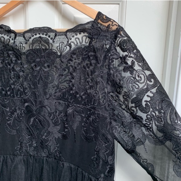 Chi Chi London Gilded Grace Lace Dress Black - Picture 4 of 4